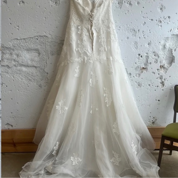 Wedding dress - Picture 3 of 6